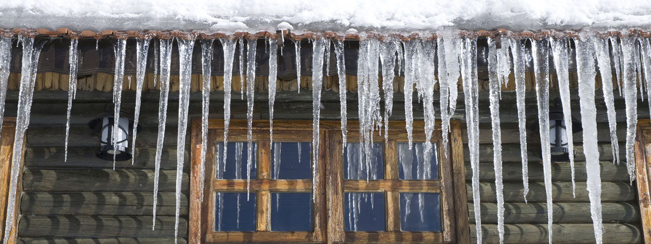 Spray foam prevents ice dams by providing proper insulation in Quebec City attic spaces